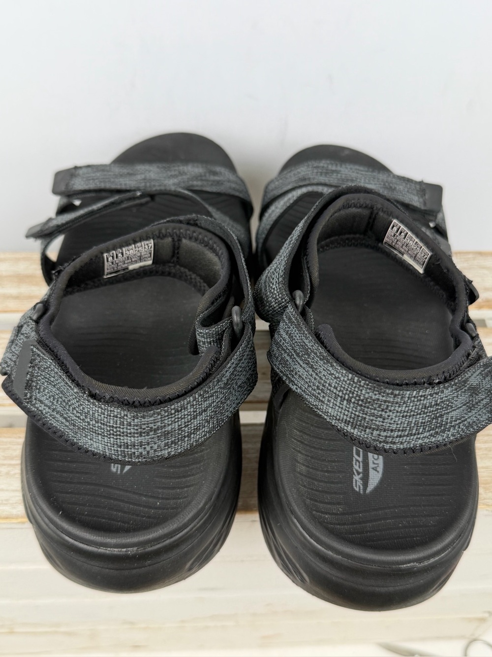 Skechers GO WALK Arch Fit sandal black adjustable hook-and-loop straps size 8 - Picture 8 of 13
